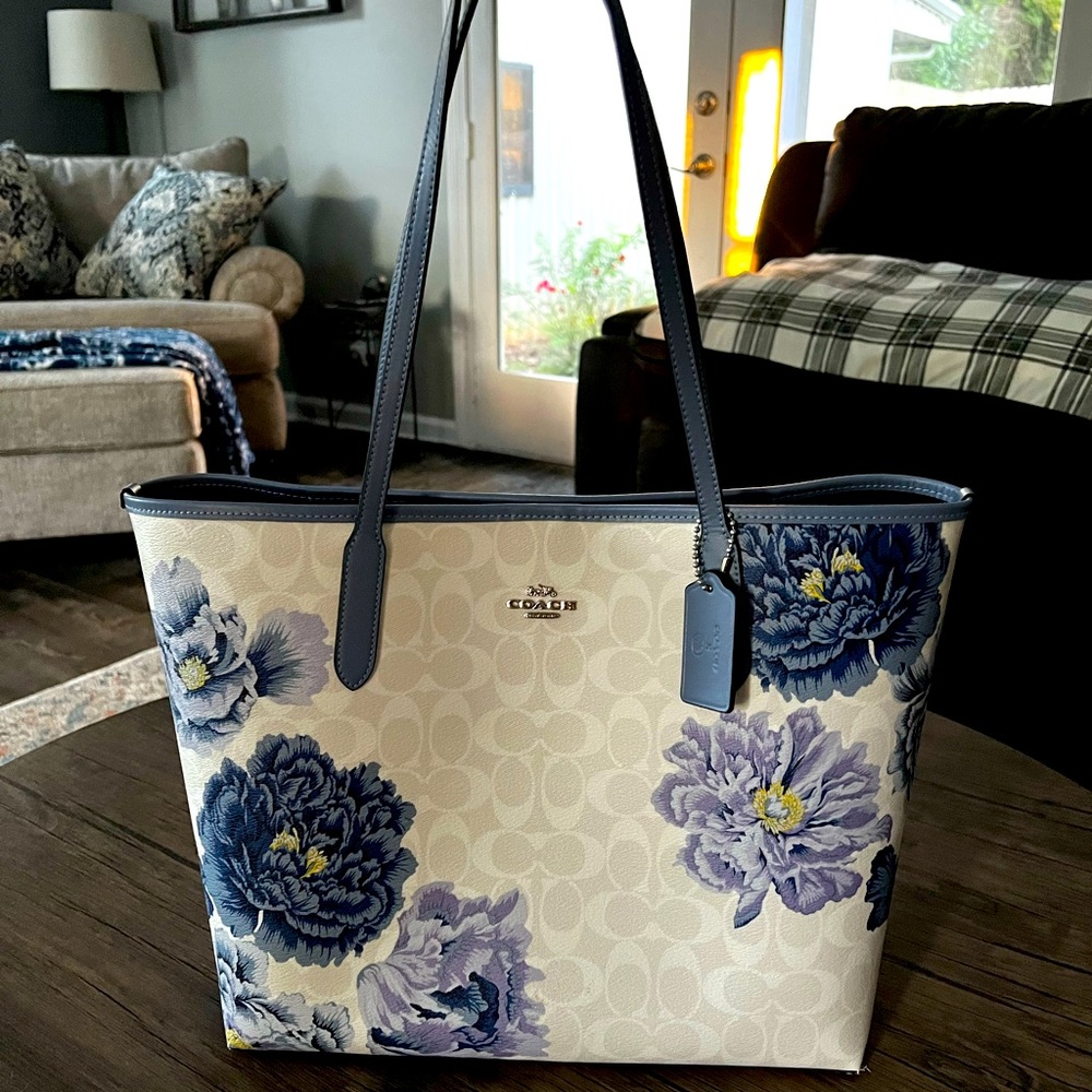 Coach 5698 City Tote Signature Canvas Kaffe Fassett Periwinkle